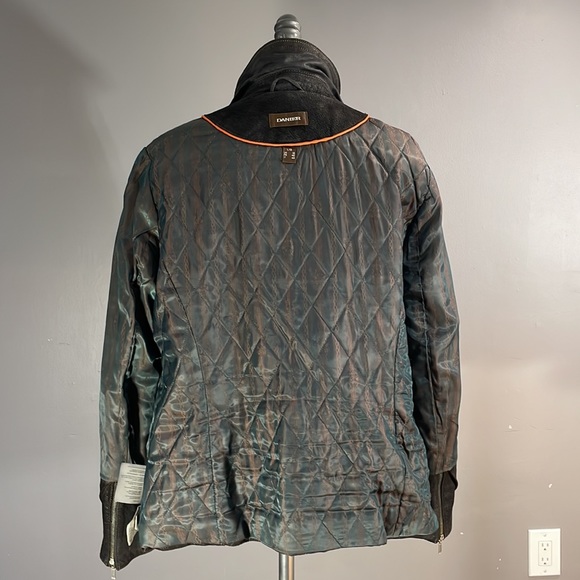 Danier brown women’s leather jacket size large.  Quilt lining - Picture 10 of 17